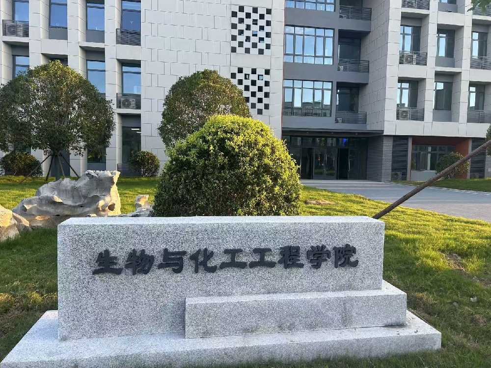 奉新县扬州职业大学体育场高杆灯项目
